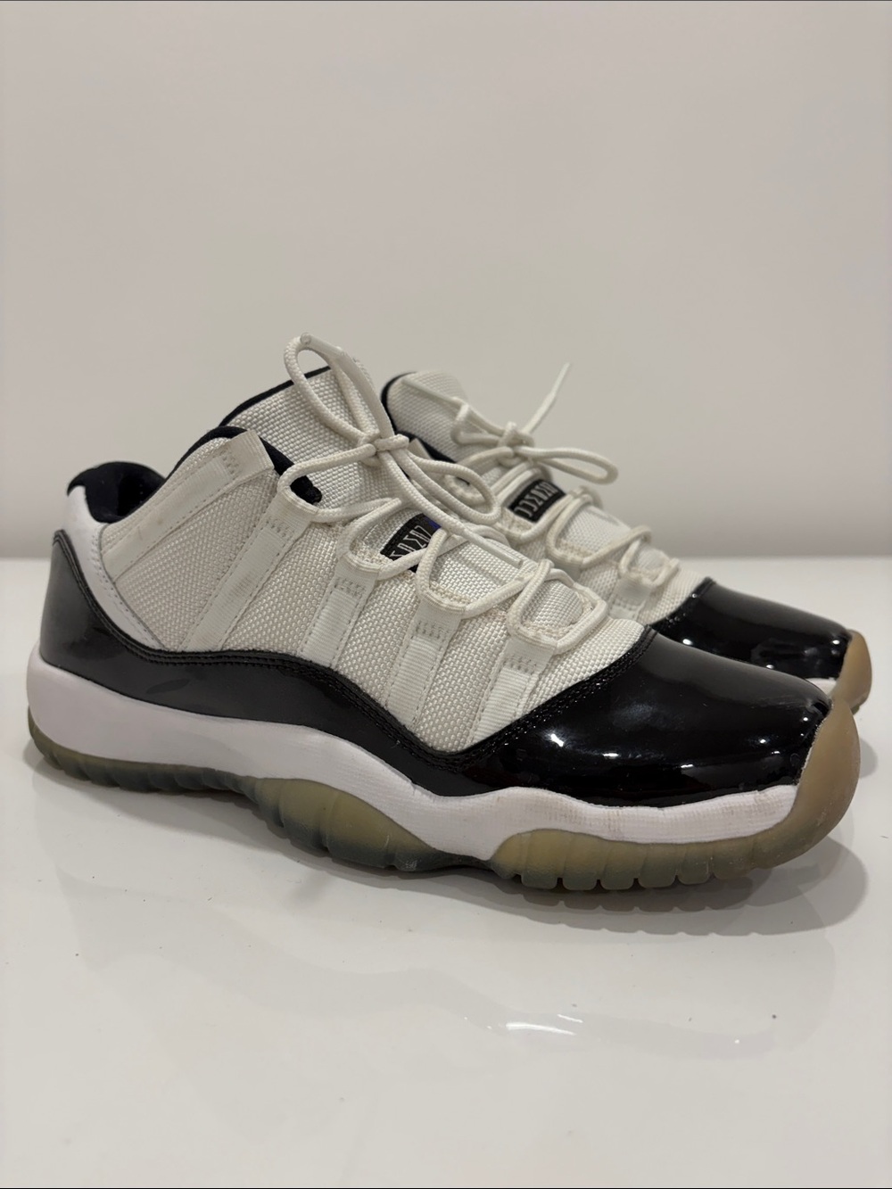 Jordan Low-Top Concords Retro 11 Sneakers in White, Black and Gum
